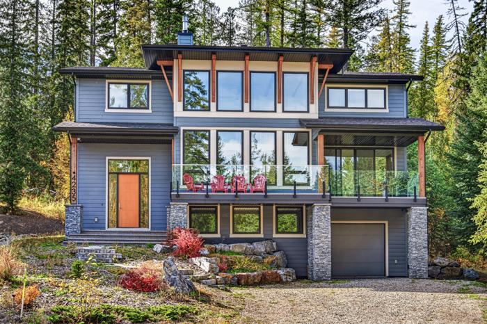 Fernie Alpine Ski Chalet exterior